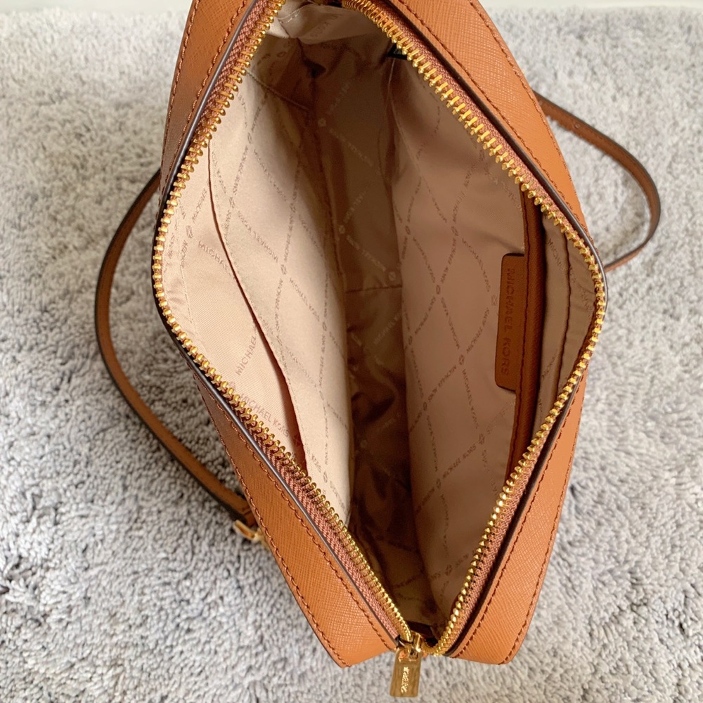 Michael Kors Jet Set Lg E/W Crossbody Bag View 5